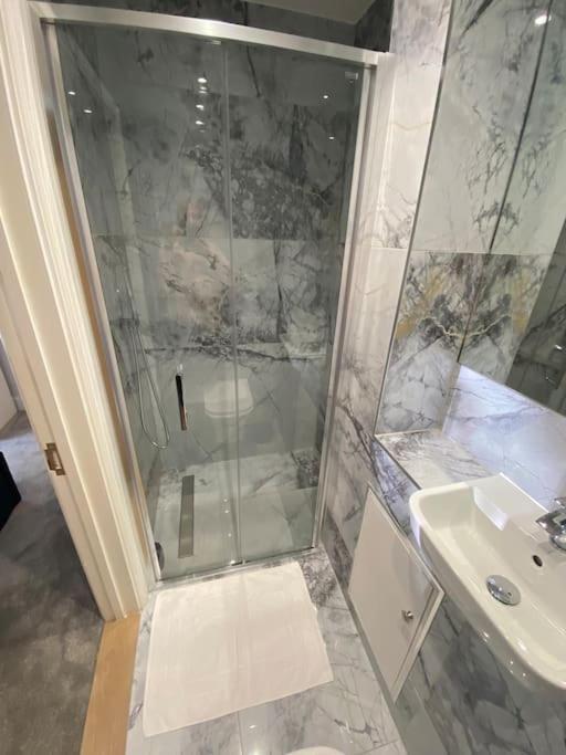 Londons Luxury Pad Apartment *