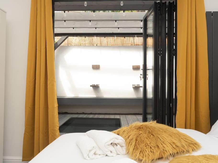 Londons Luxury Pad Apartment *